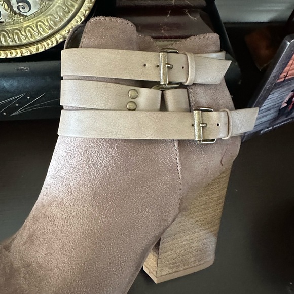 Booties - Picture 6 of 6